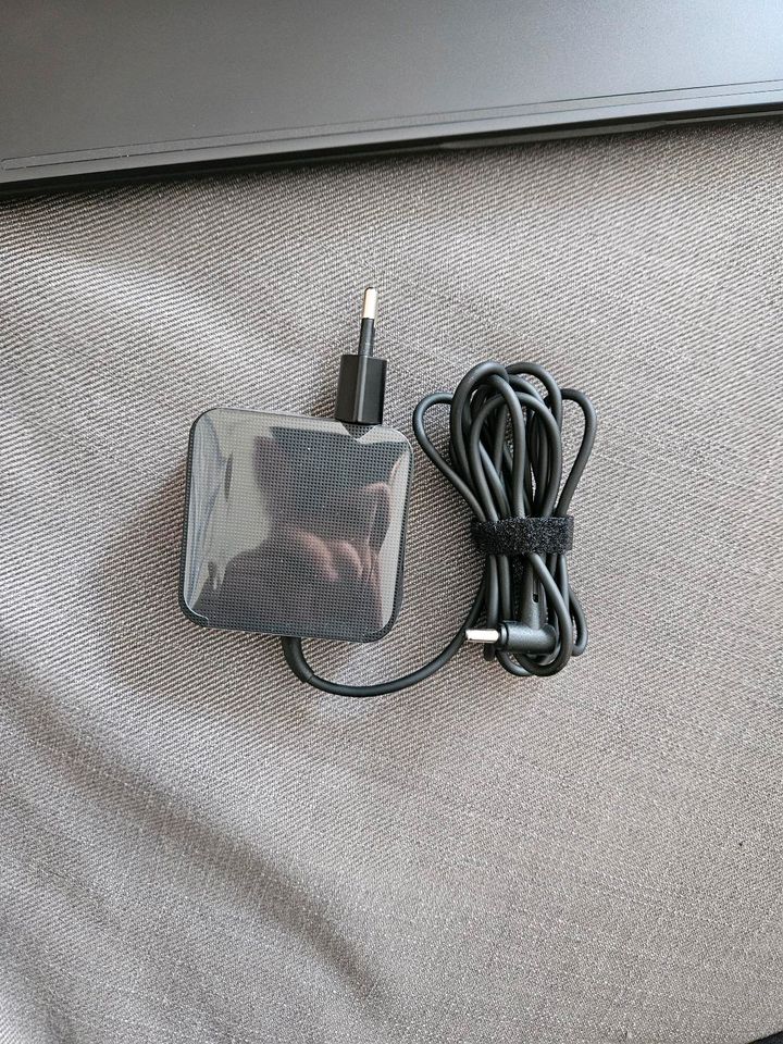 Asus Vivobook 15 Zoll OLED in Burkau