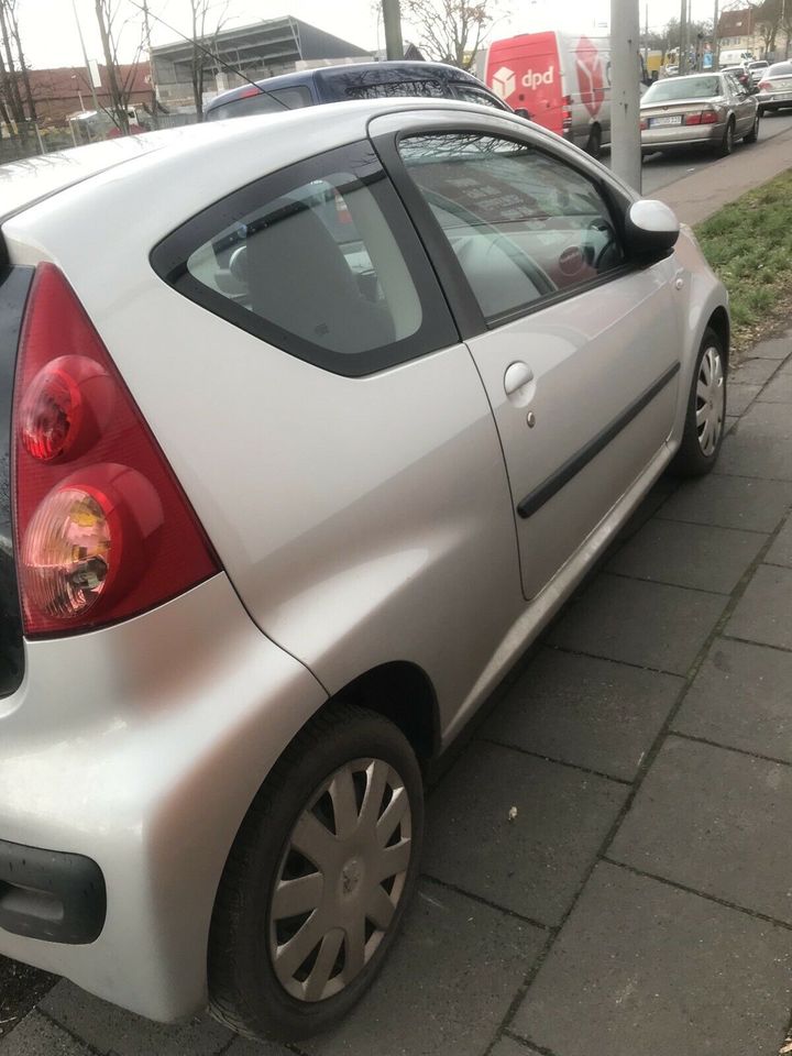 Peugeot 107 Scheinwerfer Rücklichter Alufelgen in Duisburg