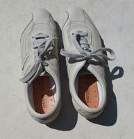 GEOX Damen Sneaker weiß Gr. 41 UK 7,5 Lederfußbett sehr gut Dresden - Klotzsche Vorschau