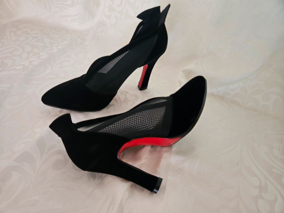 Highheels Pumps schwarz mit Netzeinsatz 40 neu in Kiel