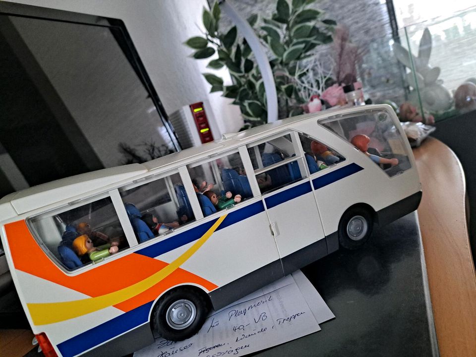 Playmobil Bus mit Figuren in Taucha