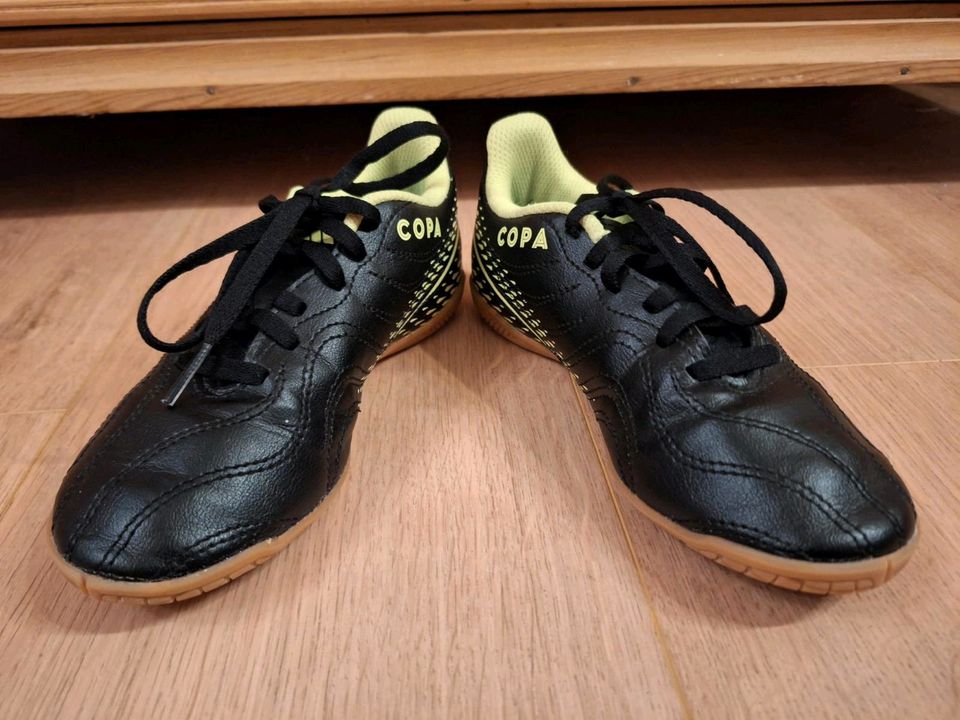 Fußballschuhe/ Hallenschuhe/ Adidas Copa/ Größe 32 in Stadthagen