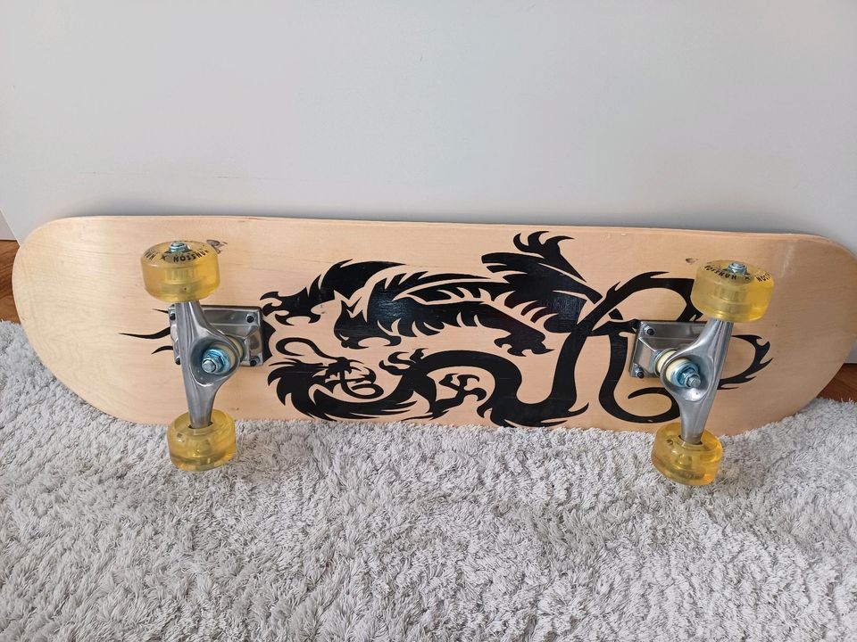 Skateboard mit coolen Design in München
