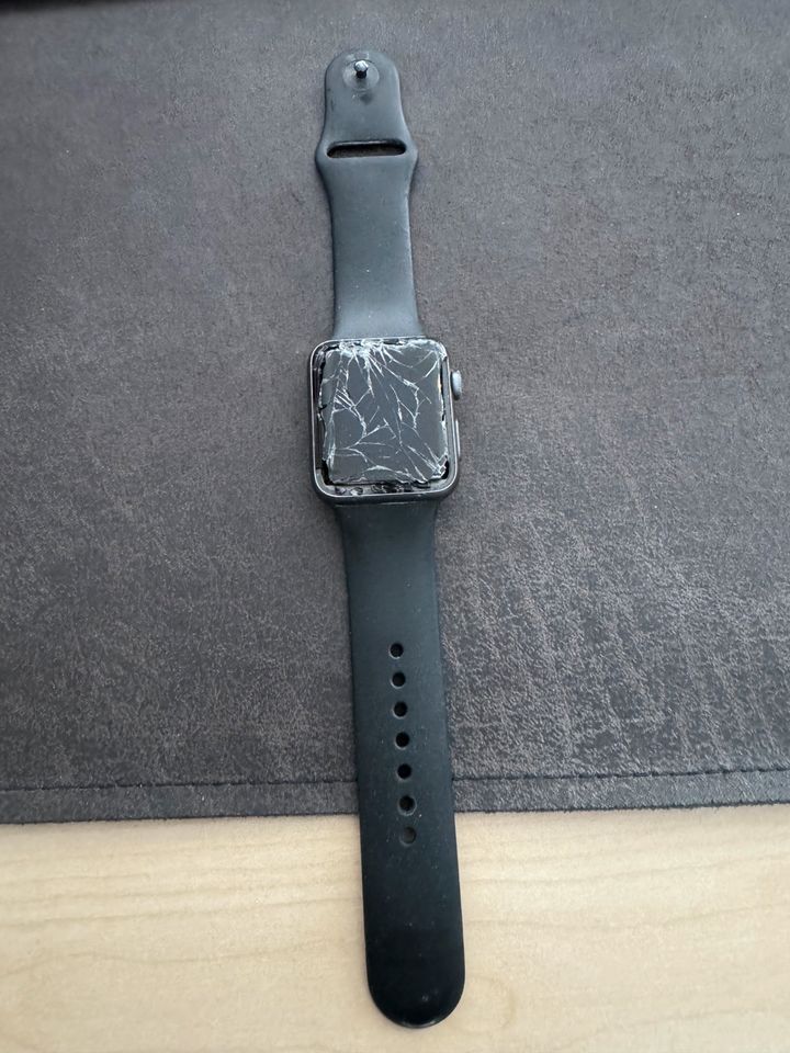 Apple Watch 3 42mm - Displayschaden in Erlenbach