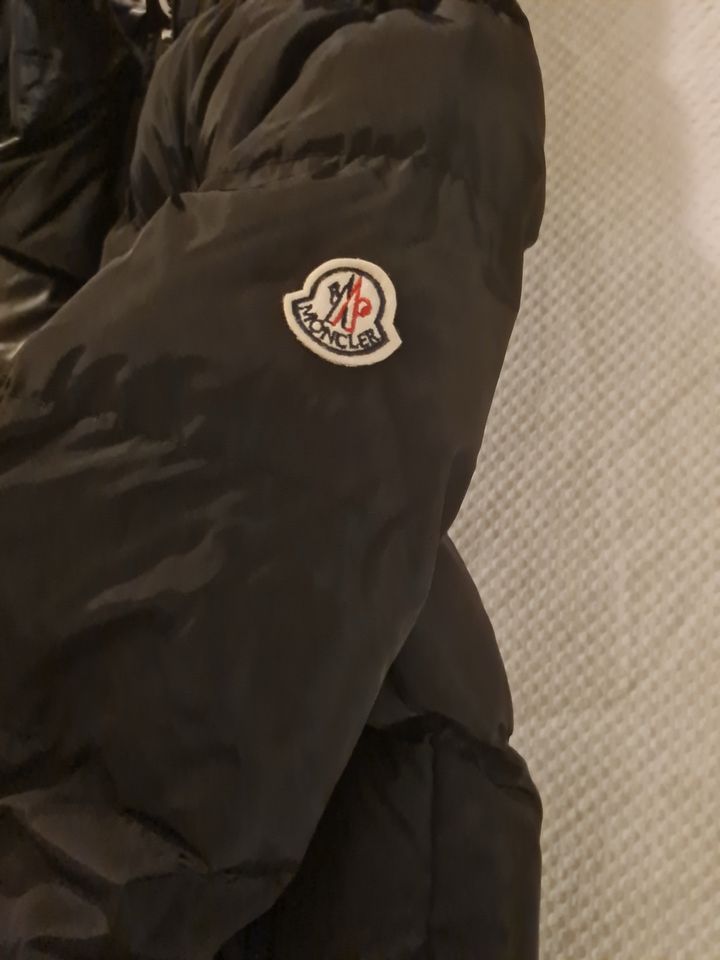 Moncler Damen Jacke in Wallersdorf