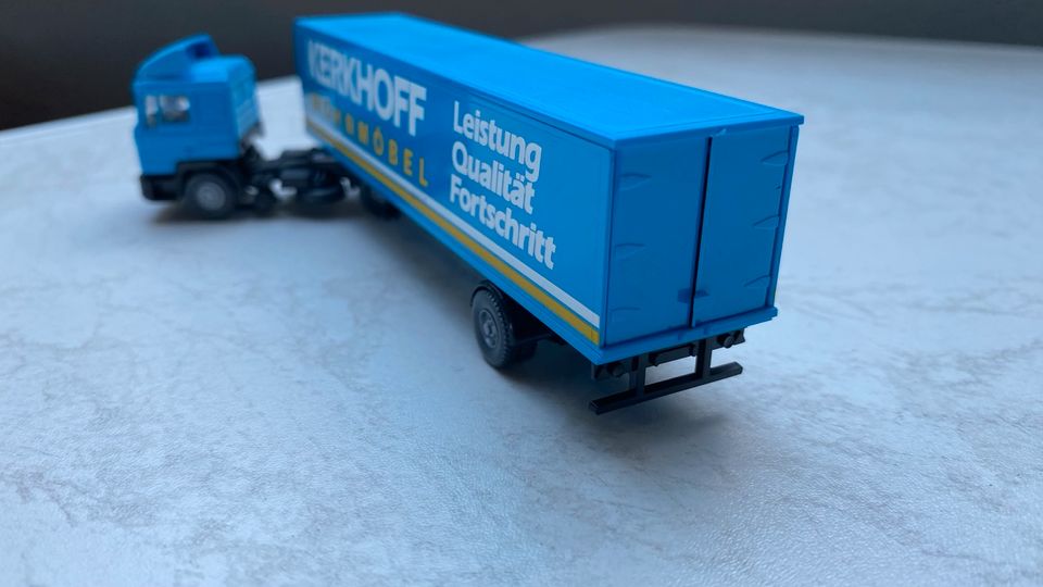 Wiking H0 „Möbeltransporte“ im Trailer 1:87 in Bremen