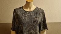Stretch T-Shirt schwarz/weiß, Gr. 44/46, Reißverschluss, Kragen, Nordrhein-Westfalen - Hille Vorschau