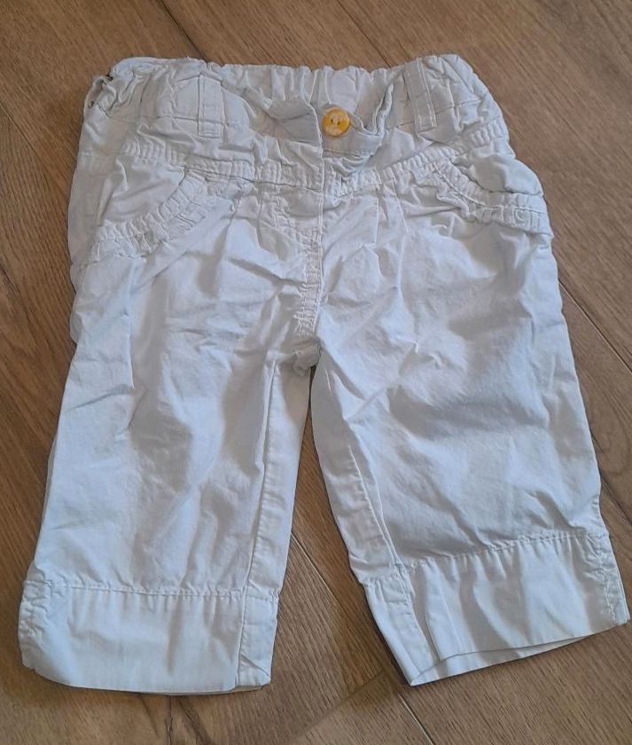 kurze weiße dreiviertel Baby Mädchen Stoff Hose Sommer 86 in Traitsching