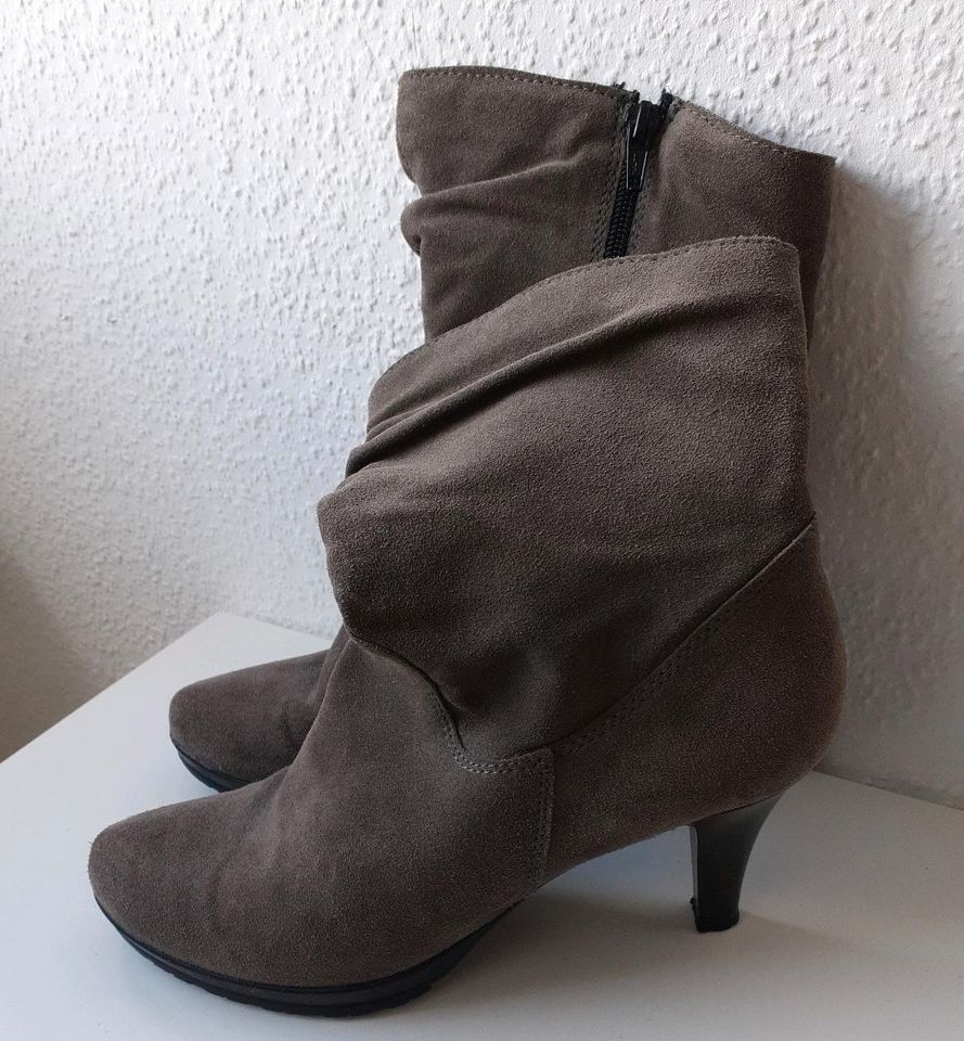 Stiefeletten Gr. 41 von Tamaris, graues Wildleder in Marburg