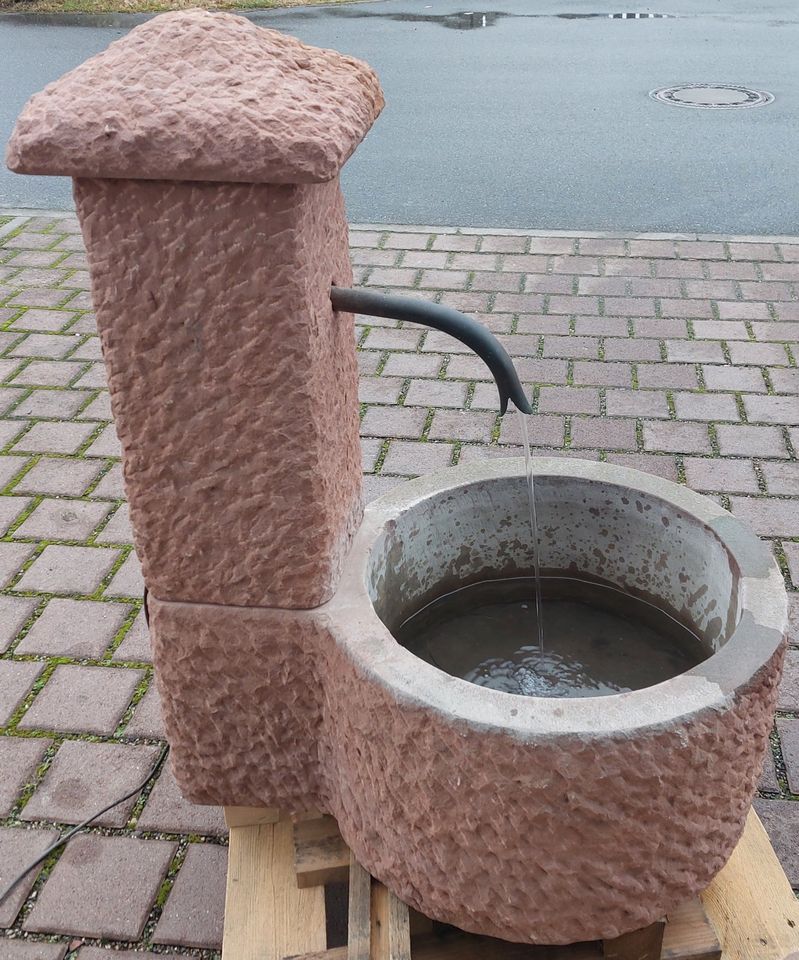 Sandsteinbrunnen Brunnen Gartenbrunnen Sandstein in Bensheim