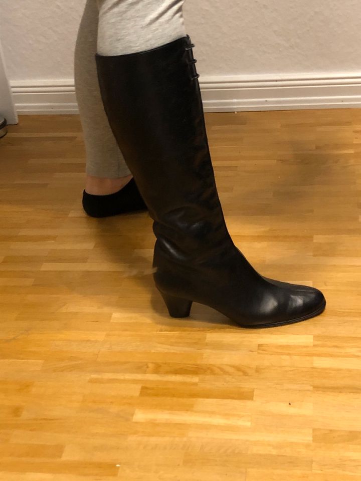 Bally Stiefel Leder schwarz 40 in Hamburg