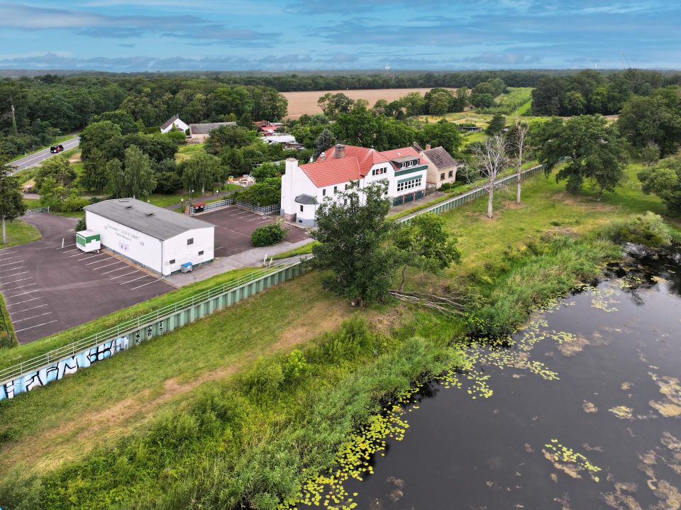 Intel Kommt sei vorbereitet Ferienwohnungen, Tagungen direkt an der Elbe: Kiosk, Teich,  uvm. in Plötzky