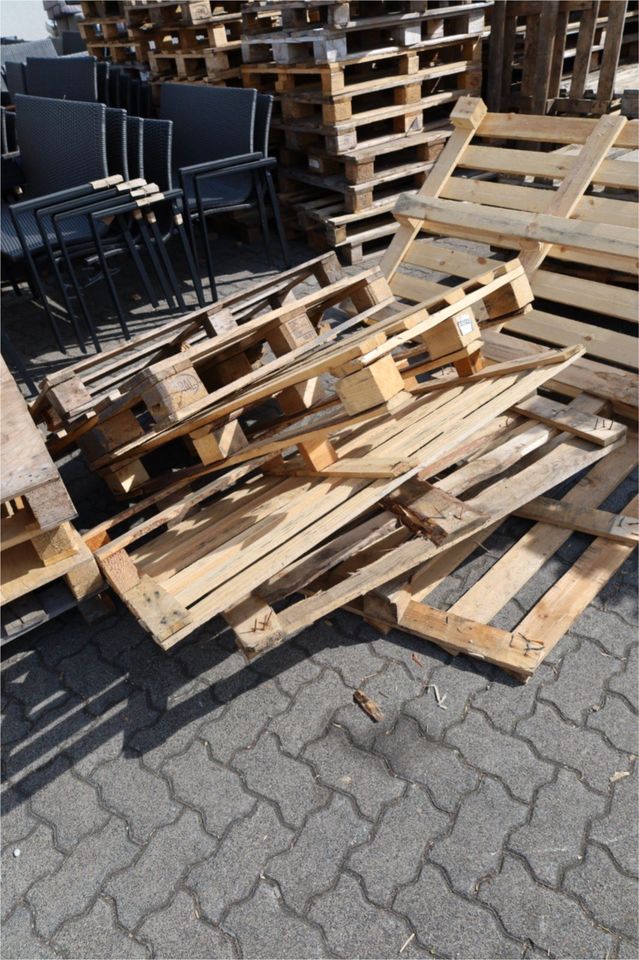 Kappute Paletten ZU VERSCHENKEN + Holz Stücke in BadenWürttemberg