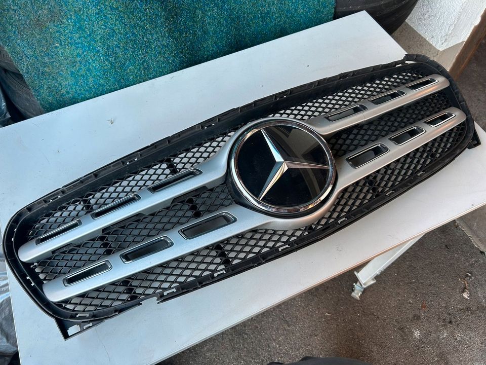 Mercedes GLA X156 Grill Kühlergrill Distronic 1568880400 Bastler in Holzgerlingen