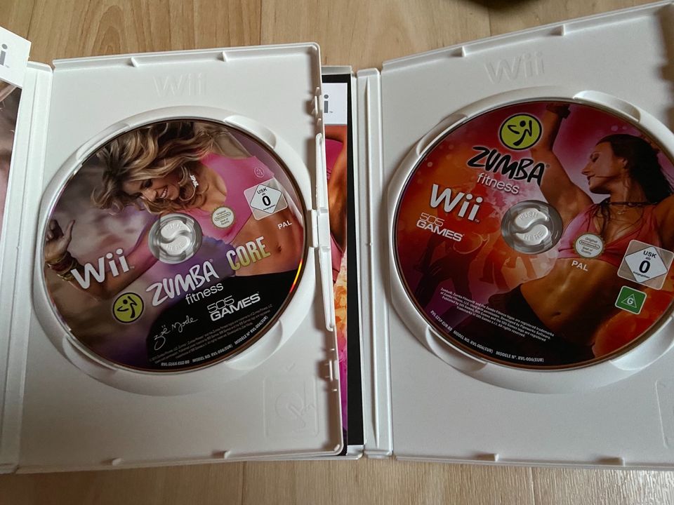 2 Nintendo Wii Spiele Zumba Fitness (inkl. Fitnessgürtel) in Biedenkopf