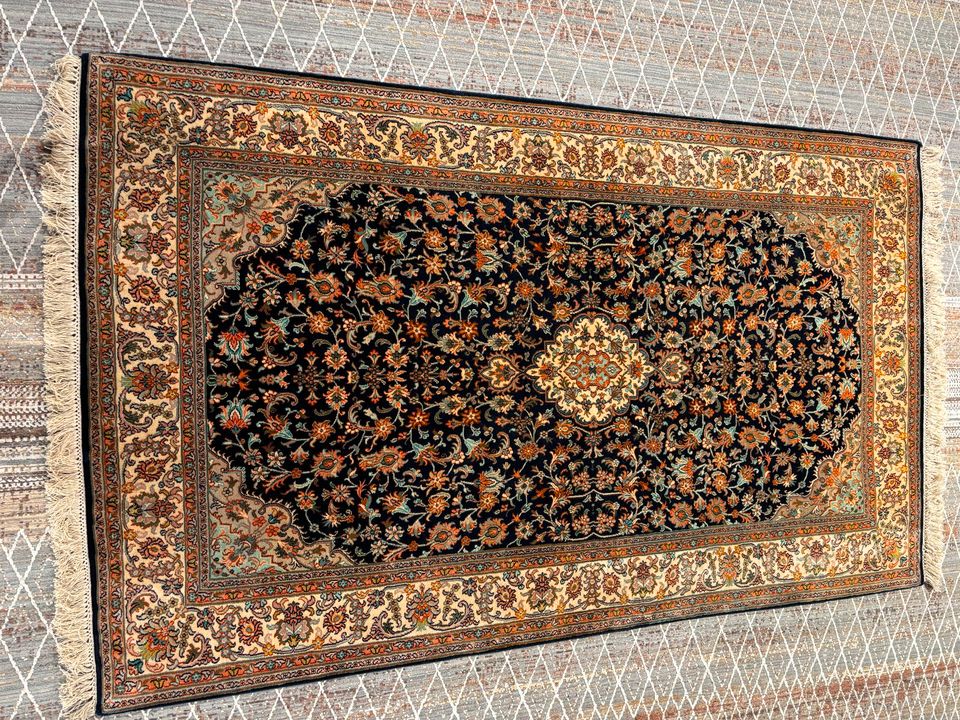 Kashmir-Seide Teppich 94 x 156 cm in Haigerloch
