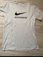 Nike T-Shirt Gr. M weiß Niedersachsen - Wendisch Evern Vorschau