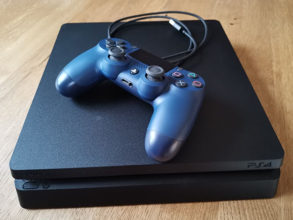 PlayStation 4 Konsole slim, 1TB + 1 Controller + Spiele in Bad Griesbach im Rottal