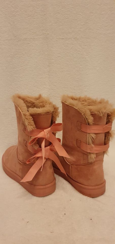 Winter Boots in der Farbe Pink in Herzogenrath