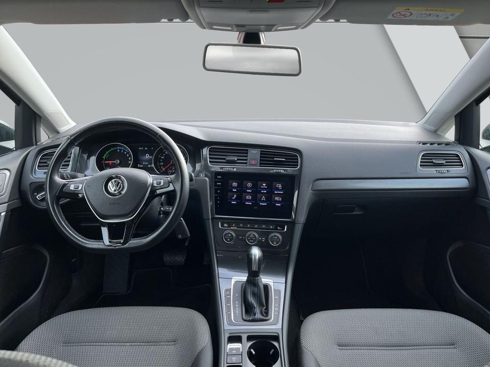 Volkswagen e-Golf Navi Soundsystem LED Sperrdiff. Apple Car in Traunreut