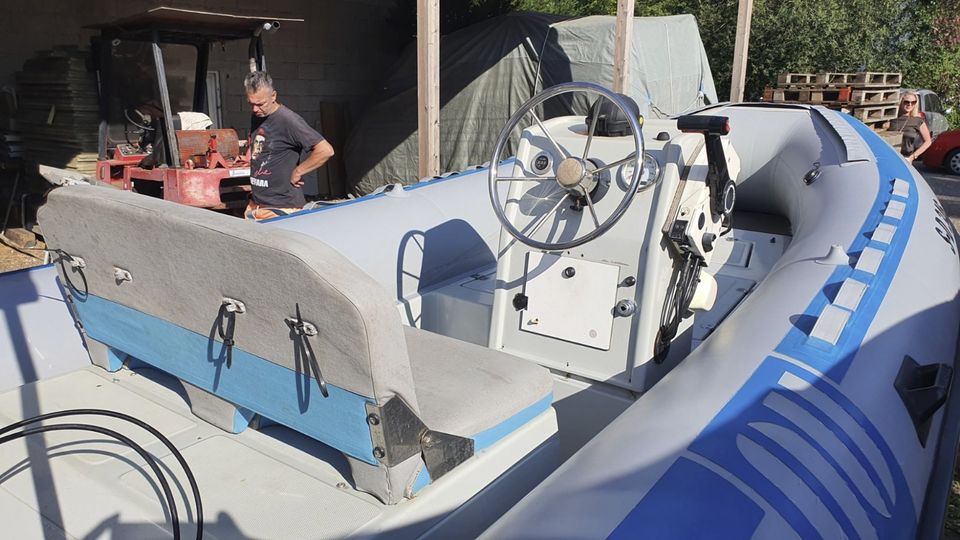 Novurania Festrumpf Schlauchboot RIB MX480 in Ostfildern
