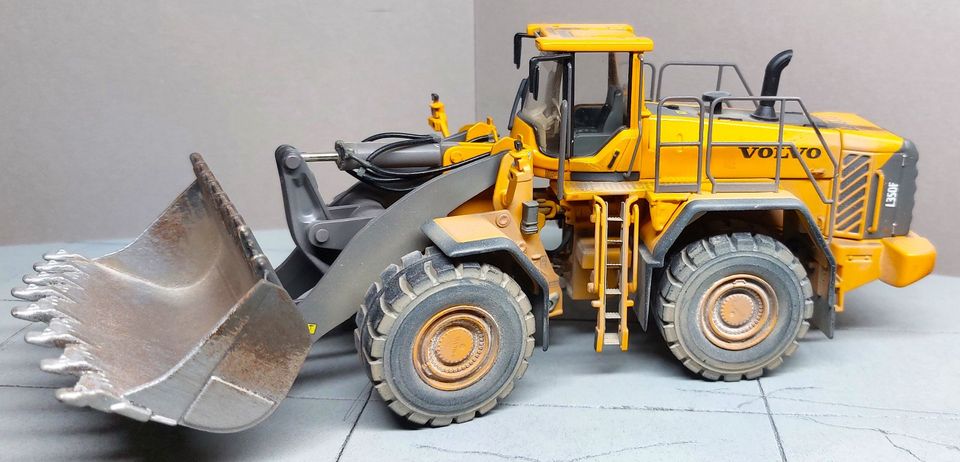 Volvo L350 F, gealtert, in 1:50 von Motorart. in Neuwied