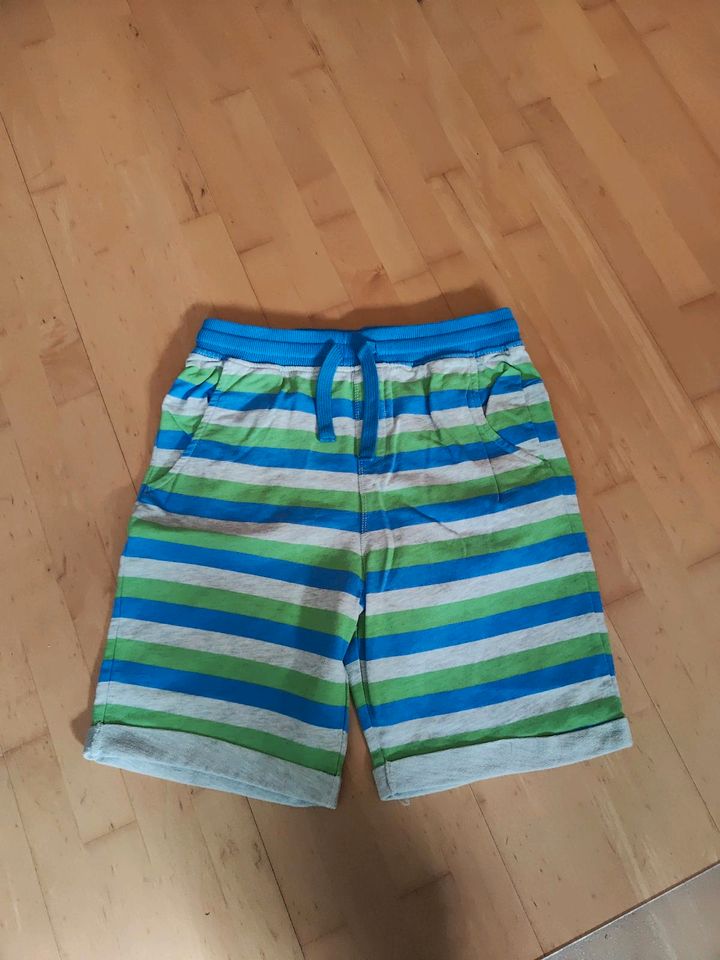 Benetton, Shorts, Gr. 158/164, top in Esslingen