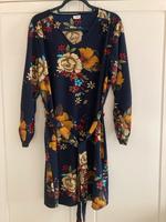 Damen Kleid Blumenkleid JDY Gr.40 Only Nordrhein-Westfalen - Harsewinkel - Greffen Vorschau