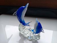 Mundgeblasene Glas-Delfine auf Welle Skulptur Delphine Glas blau Hessen - Dietzhölztal Vorschau