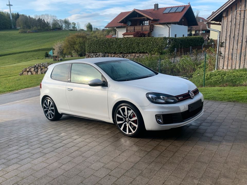 VW Golf GTI  adidas Edition in Grafenau