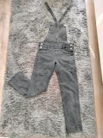 Schicke schwarze Latzhose Gr. 140 Nordrhein-Westfalen - Krefeld Vorschau