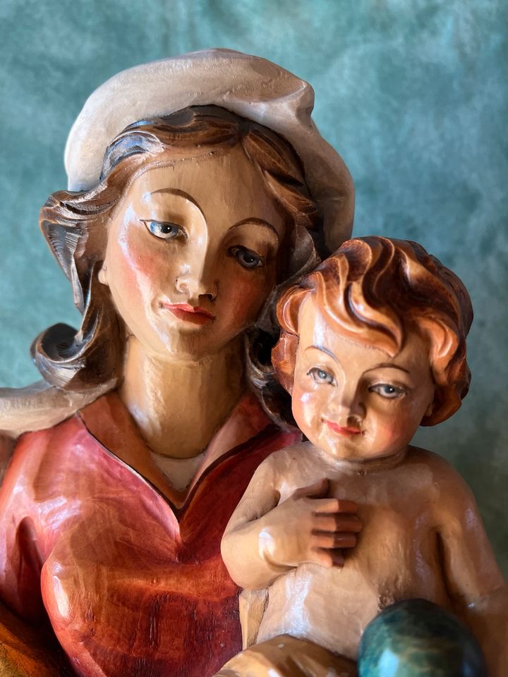 Heiligenfigur Holzfigur Maria mit Jesus Holzkunst 53cm in Lonsee