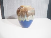 hübsche, bauchige Design Vase 21 cm hoch blau / braun Schleswig-Holstein - Heilshoop Vorschau