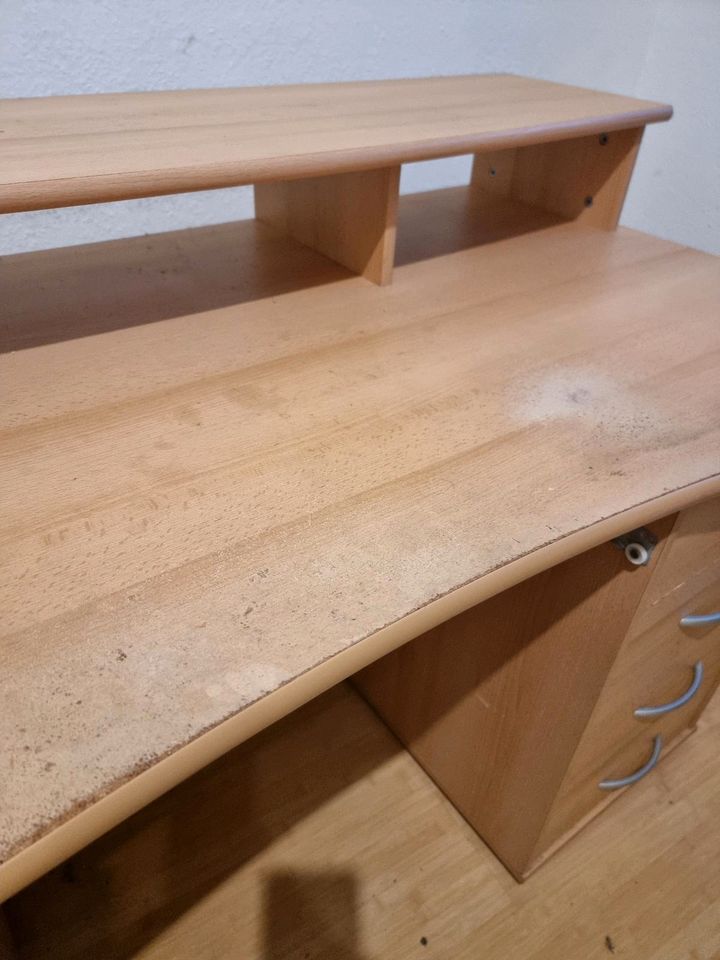 Stabiler Schreibtisch mit viel Stauraum 150x70 in Darmstadt