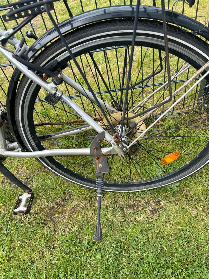 Fahrrad in silber in Marl