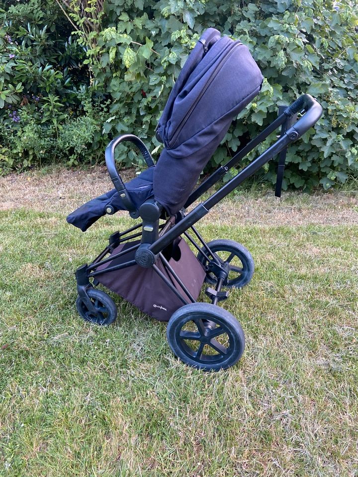 Cybex Priam Kinderwagen mit Luxseat Midnight blue und Fußsack in Frankfurt am Main