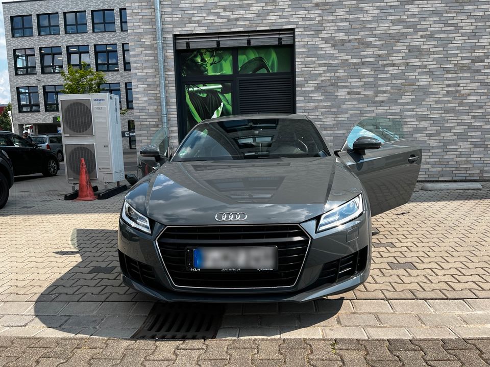 Audi TT, 2.0 TFSI, 230 PS, S-Tronic, 2015 in Köln