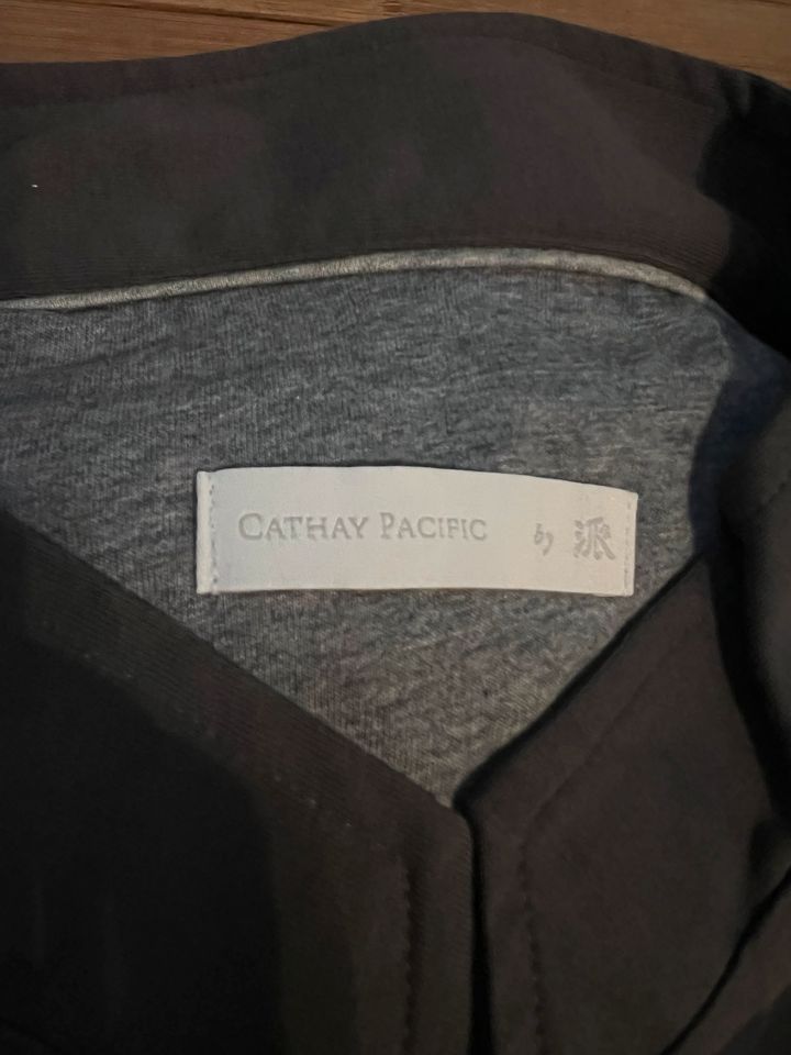 Cathay Pacific First Class Pyjama Schlafanzug L in Würzburg
