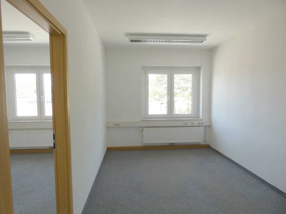 Moderne, helle Büroräume & Konferenzraum (208 m² od. flexibel teilbar) in Gewerbekomplex in Annaberg in Annaberg-Buchholz