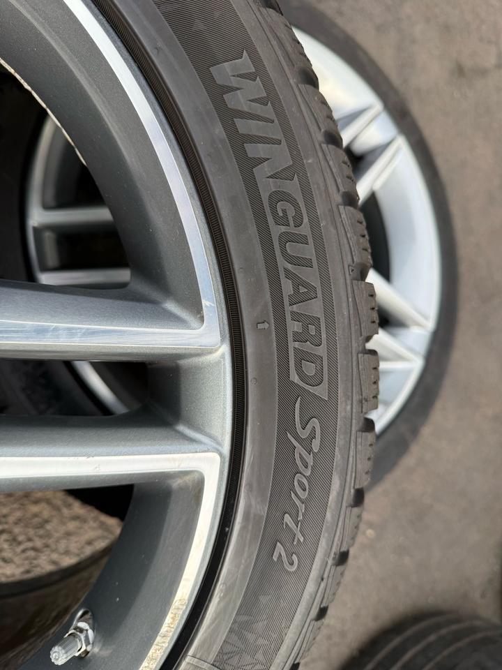 Mercedes-Benz AMG  A B CLA 235 40 R18 95V M+S Winterreifen in Schlitz