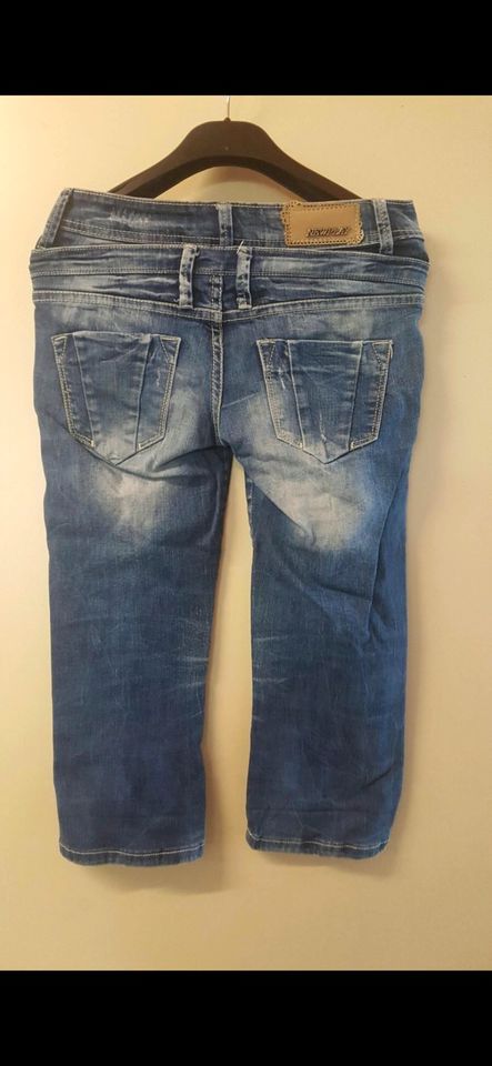 NEWPLAY Jeans 7/8 blue-stonewashed Gr. 25/34 in Bergisch Gladbach