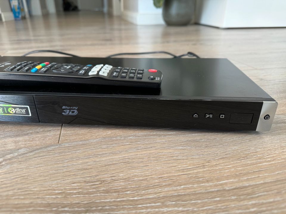 LG BP420 3D Blue-Ray / DVD Player in Hamburg