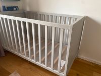 Ikea Sundvik Bett Babybett grau hellgrau super Zustand kinderbett Hessen - Mainhausen Vorschau