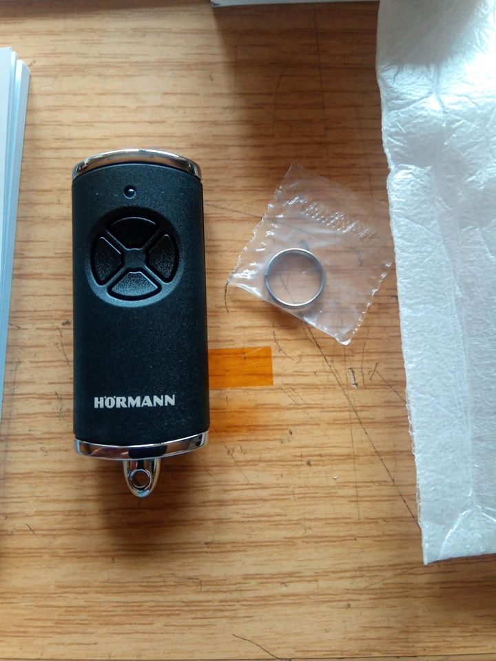 Hörmann Handsender HSE 4 BS silber neu mit Batteriefahne !! in Simmerath