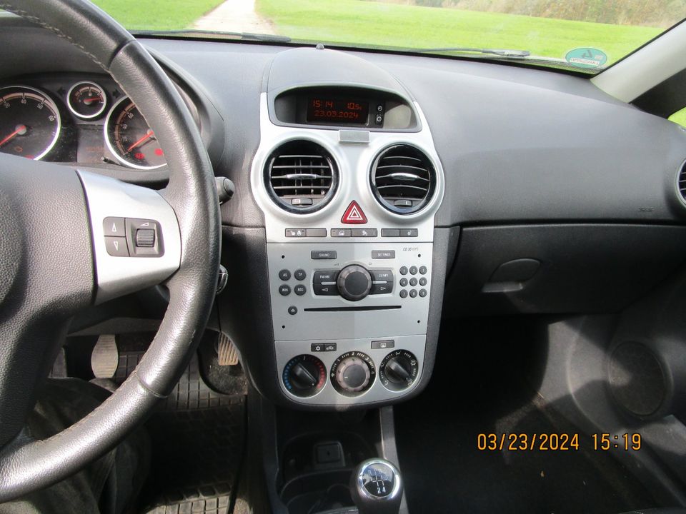 Opel Corsa D 1.4 Benzin in Altdorf bei Nürnberg