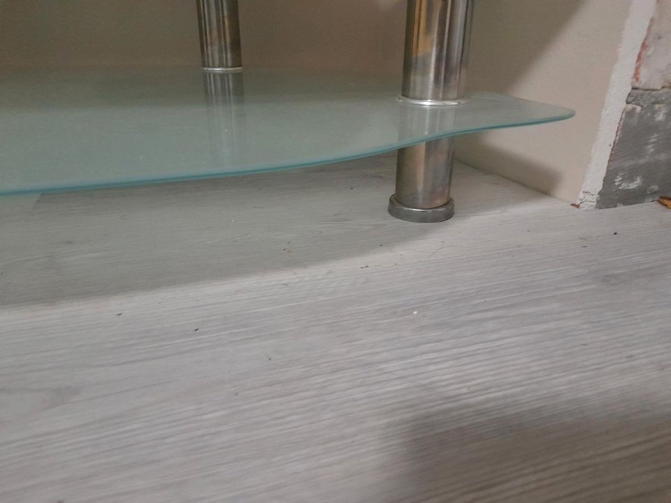 Hifi Glas Tisch Regal Milchglas mehrere Etagen Fächer Silber weiß in Delbrück