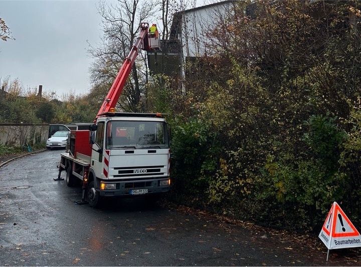 Arbeiten mit 23m Hubarbeitsbühne, Hubsteiger (keine Vermietung!) in Lauenau