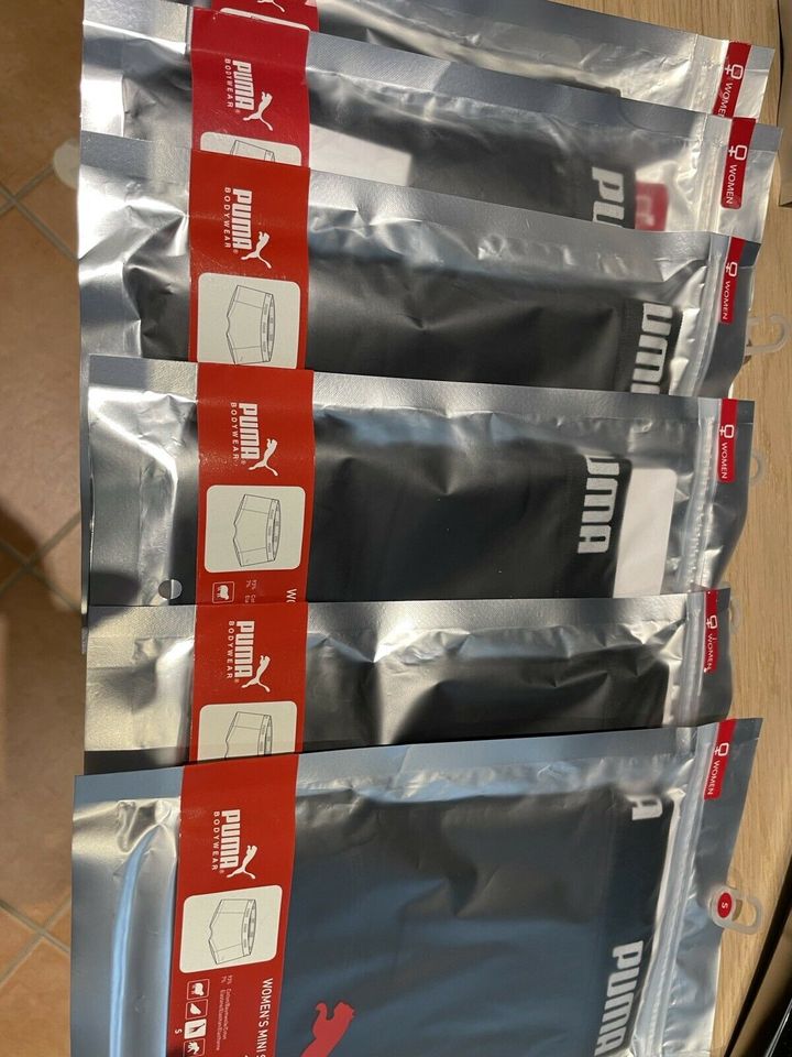 Puma Mini Shorts NEU und Originalverpackt 6x Schwarz, 4x Weiß in Wegberg