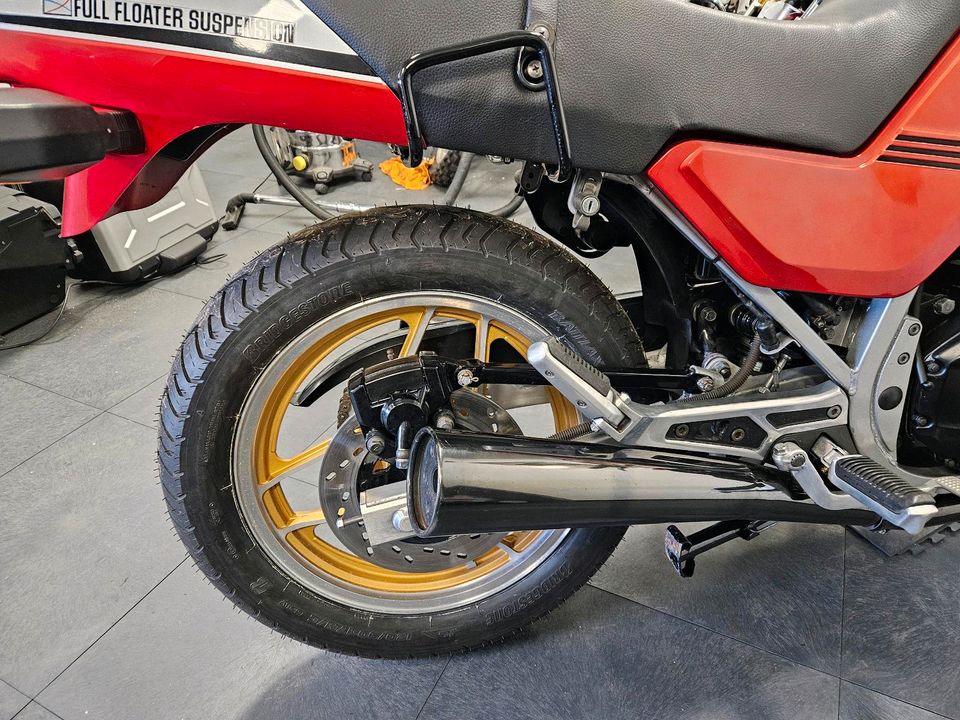 Suzuki GSX 750 EF, erst 8800km gelaufen, Top Zustand, alles Neu! in Großharrie