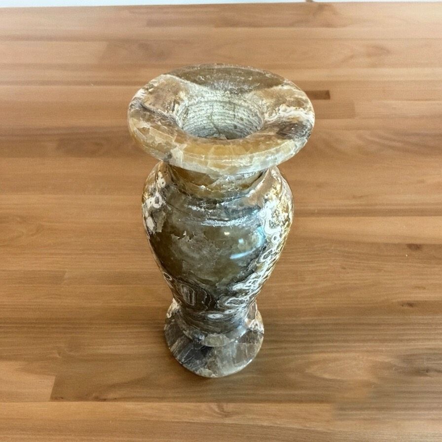 Vase aus Schmuckstein in Lindlar